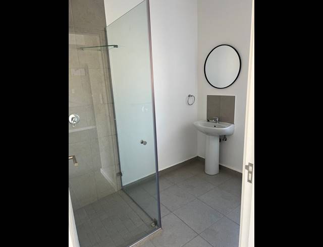 1 BEDROOM APARTMENT TO LET IN WATERFALL